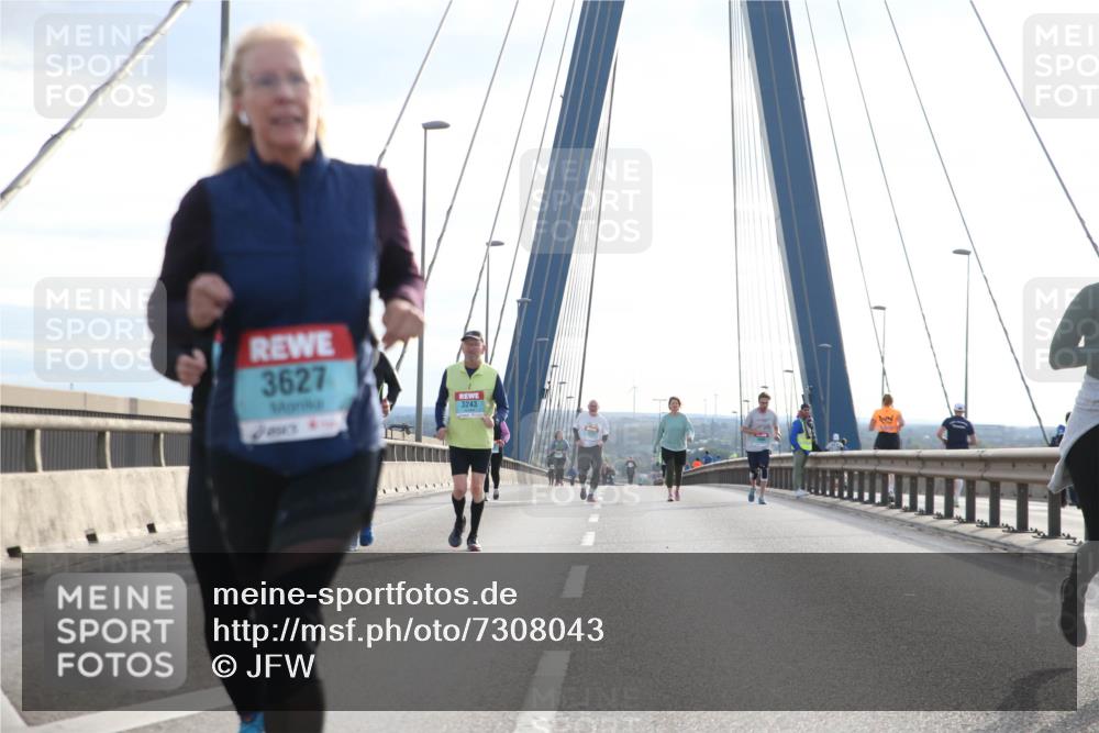 03.10.2024 - Köhlbrandbrückenlauf Jannik Wohlers http://msf.ph/oto/7308043 03.10.2024 09:39:36 Position 1 3627, 3243 meine-sportfotos.de