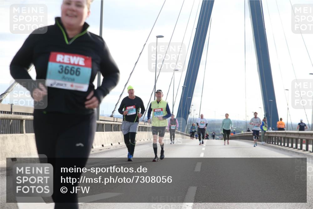03.10.2024 - Köhlbrandbrückenlauf Jannik Wohlers http://msf.ph/oto/7308056 03.10.2024 09:39:37 Position 1 3666, 3209, 3243 meine-sportfotos.de