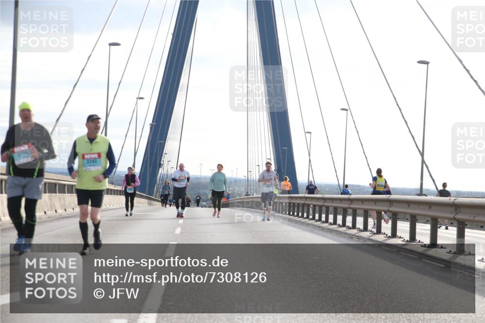 03.10.2024 - Köhlbrandbrückenlauf Jannik Wohlers http://msf.ph/oto/7308126 03.10.2024 09:39:39 Position 1 3209, 3243 meine-sportfotos.de