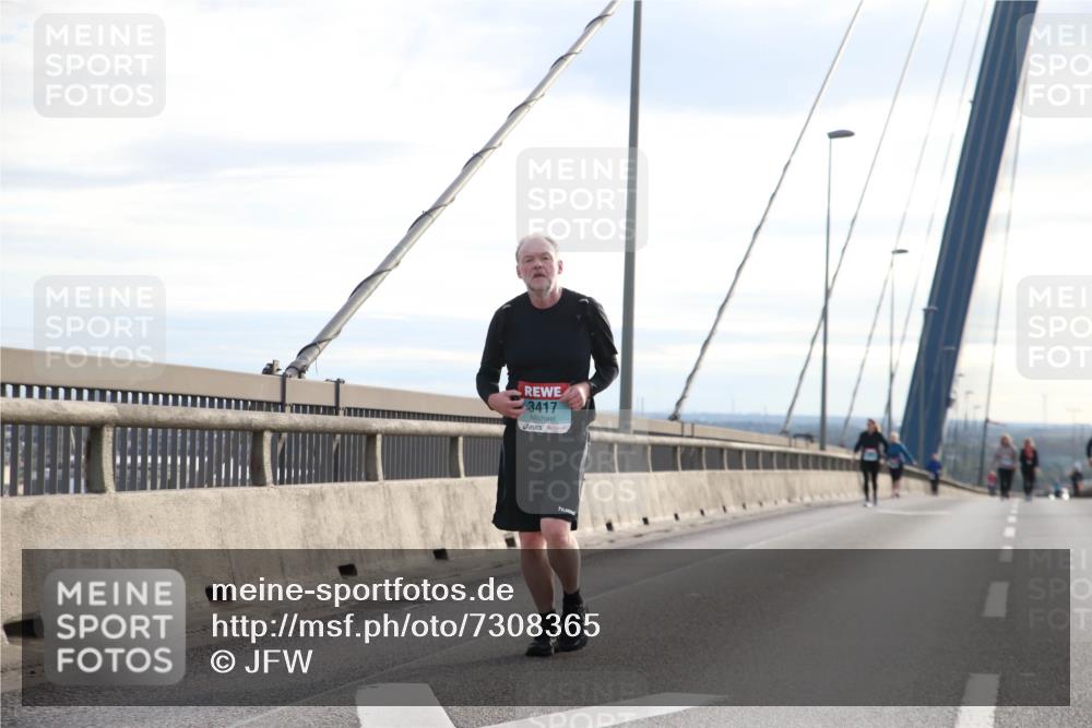 03.10.2024 - Köhlbrandbrückenlauf Jannik Wohlers http://msf.ph/oto/7308365 03.10.2024 09:40:20 Position 1 3417 meine-sportfotos.de