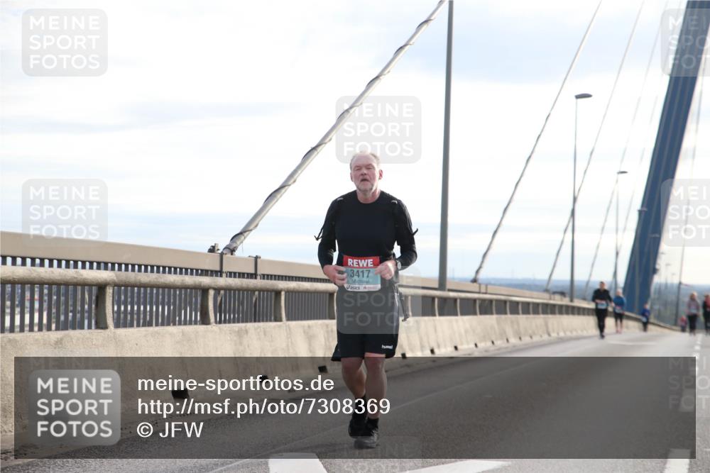 03.10.2024 - Köhlbrandbrückenlauf Jannik Wohlers http://msf.ph/oto/7308369 03.10.2024 09:40:20 Position 1 3417 meine-sportfotos.de