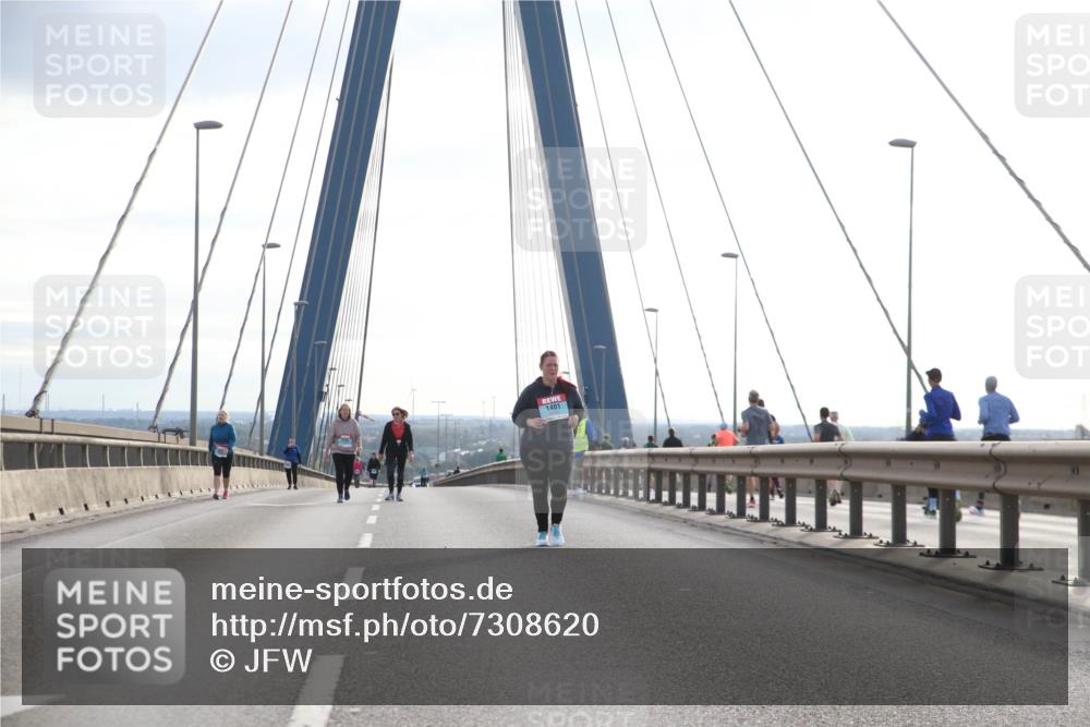 03.10.2024 - Köhlbrandbrückenlauf Jannik Wohlers http://msf.ph/oto/7308620 03.10.2024 09:40:30 Position 1 1401 meine-sportfotos.de