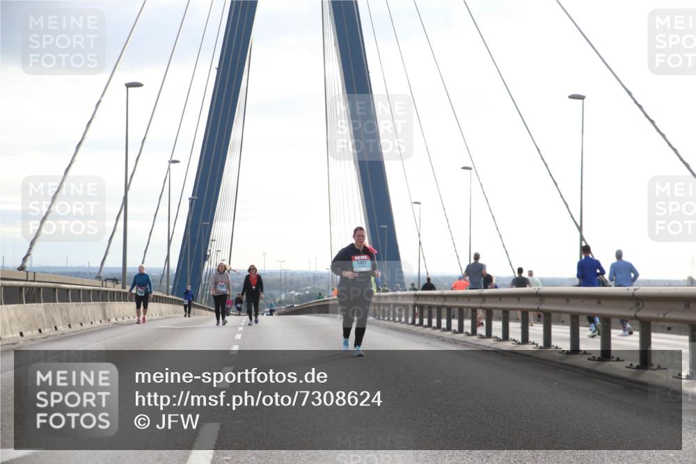 03.10.2024 - Köhlbrandbrückenlauf Jannik Wohlers http://msf.ph/oto/7308624 03.10.2024 09:40:30 Position 1 1401 meine-sportfotos.de