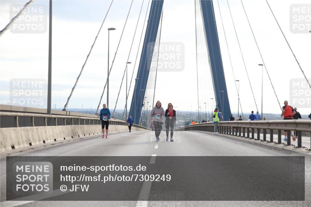 03.10.2024 - Köhlbrandbrückenlauf Jannik Wohlers http://msf.ph/oto/7309249 03.10.2024 09:40:36 Position 1 5180 meine-sportfotos.de