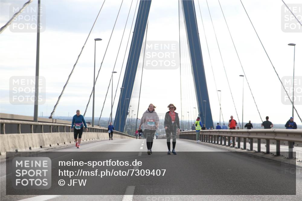 03.10.2024 - Köhlbrandbrückenlauf Jannik Wohlers http://msf.ph/oto/7309407 03.10.2024 09:40:39 Position 1 3180 meine-sportfotos.de