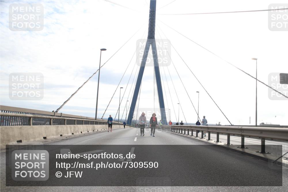 03.10.2024 - Köhlbrandbrückenlauf Jannik Wohlers http://msf.ph/oto/7309590 03.10.2024 09:40:40 Position 1  meine-sportfotos.de
