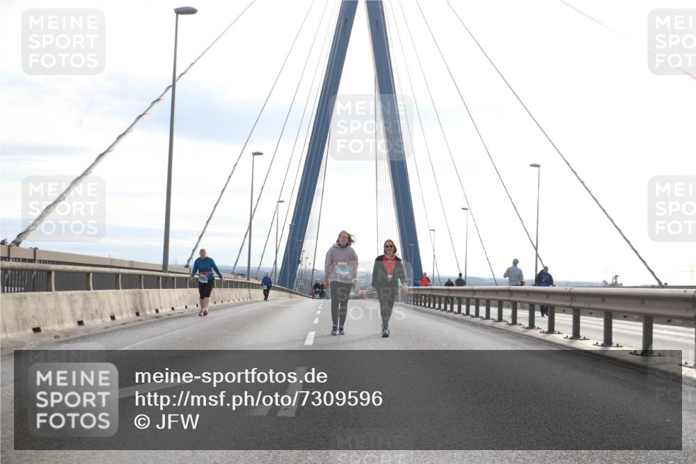 03.10.2024 - Köhlbrandbrückenlauf Jannik Wohlers http://msf.ph/oto/7309596 03.10.2024 09:40:42 Position 1 3180 meine-sportfotos.de