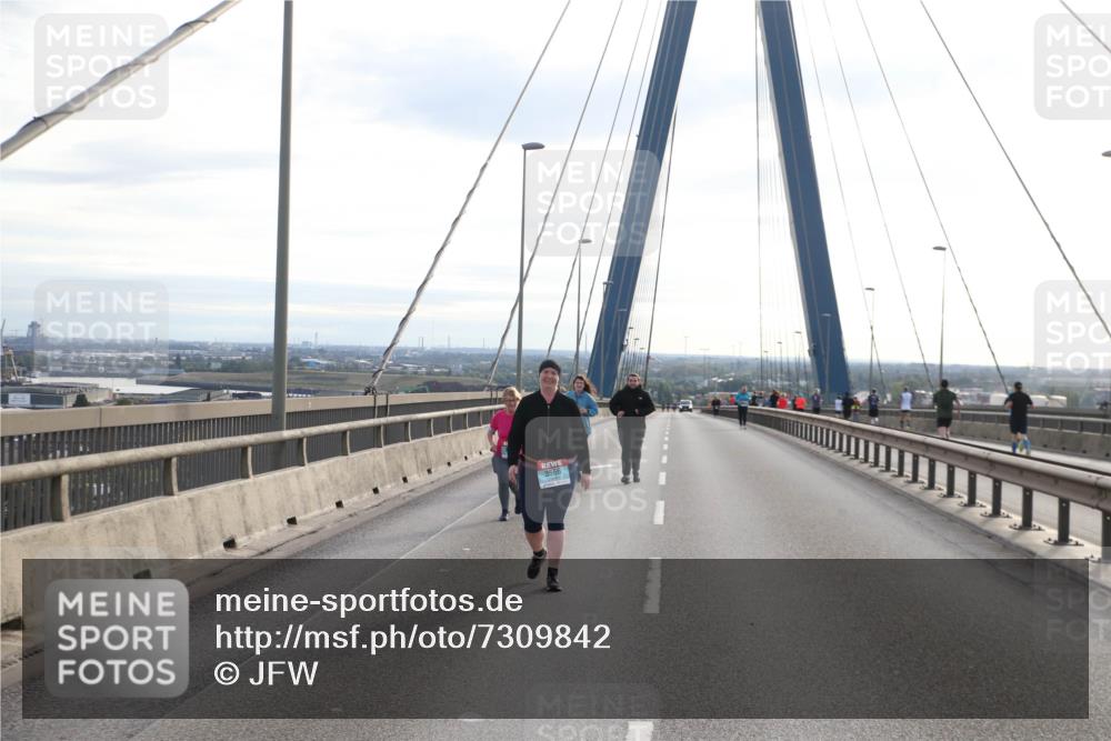 03.10.2024 - Köhlbrandbrückenlauf Jannik Wohlers http://msf.ph/oto/7309842 03.10.2024 09:41:15 Position 1 3566 meine-sportfotos.de