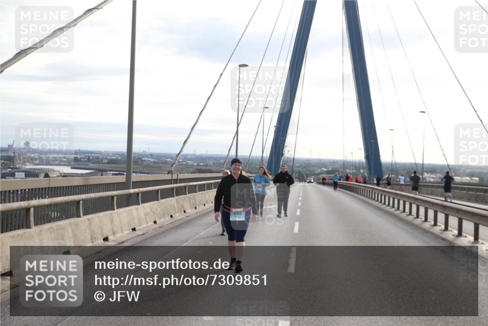 03.10.2024 - Köhlbrandbrückenlauf Jannik Wohlers http://msf.ph/oto/7309851 03.10.2024 09:41:16 Position 1 3566 meine-sportfotos.de