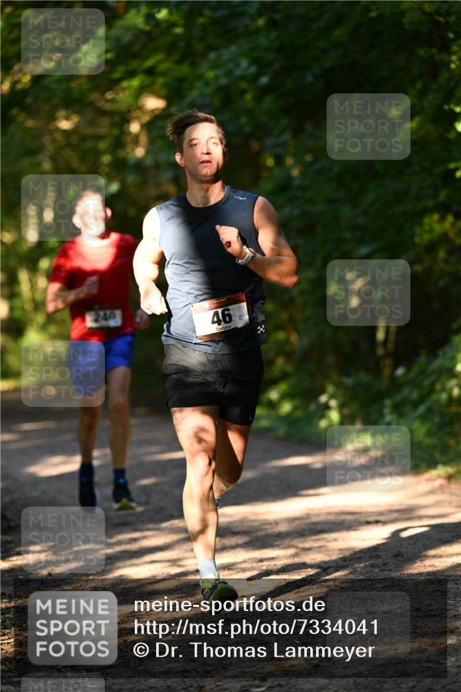 06.10.2024 - Bramfelder Halbmarathon 2024 Dr. Thomas Lammeyer http://msf.ph/oto/7334041 06.10.2024 09:48:06 Laufen 240, 46 meine-sportfotos.de