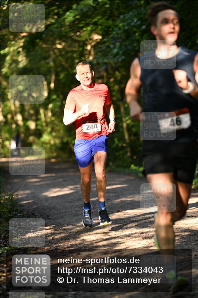 06.10.2024 - Bramfelder Halbmarathon 2024 Dr. Thomas Lammeyer http://msf.ph/oto/7334043 06.10.2024 09:48:06 Laufen 240, 46 meine-sportfotos.de