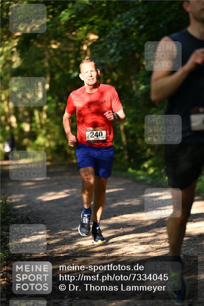 06.10.2024 - Bramfelder Halbmarathon 2024 Dr. Thomas Lammeyer http://msf.ph/oto/7334045 06.10.2024 09:48:06 Laufen 240, 106 meine-sportfotos.de