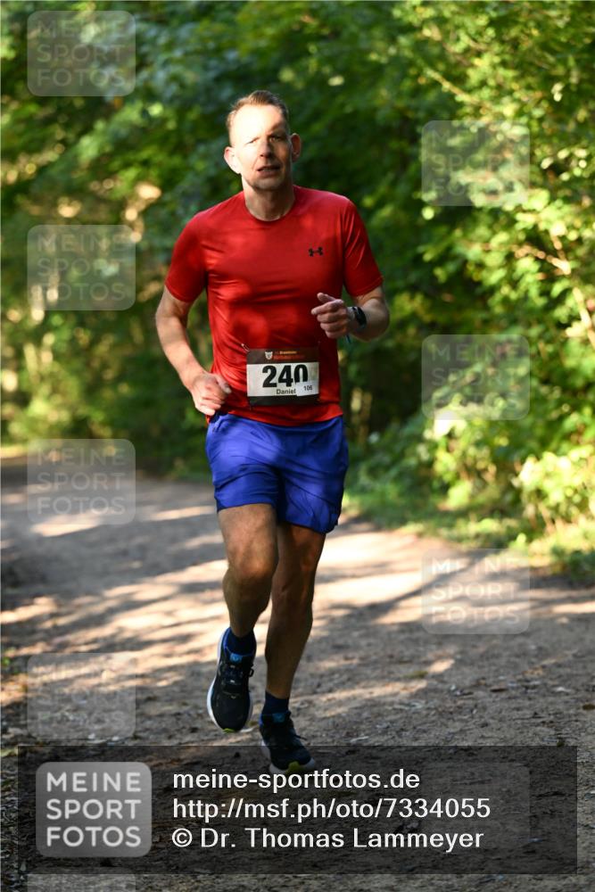 06.10.2024 - Bramfelder Halbmarathon 2024 Dr. Thomas Lammeyer http://msf.ph/oto/7334055 06.10.2024 09:48:08 Laufen 240, 106 meine-sportfotos.de