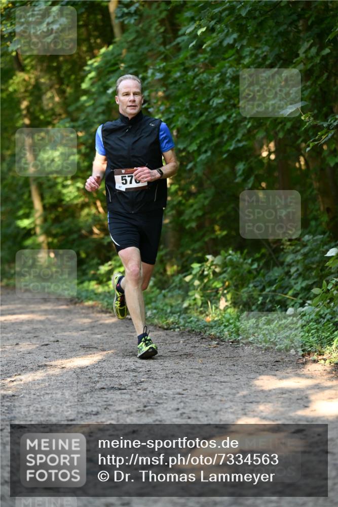 06.10.2024 - Bramfelder Halbmarathon 2024 Dr. Thomas Lammeyer http://msf.ph/oto/7334563 06.10.2024 09:51:01 Laufen 57 meine-sportfotos.de