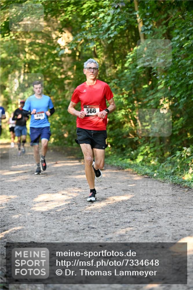 06.10.2024 - Bramfelder Halbmarathon 2024 Dr. Thomas Lammeyer http://msf.ph/oto/7334648 06.10.2024 09:51:53 Laufen 499, 566 meine-sportfotos.de