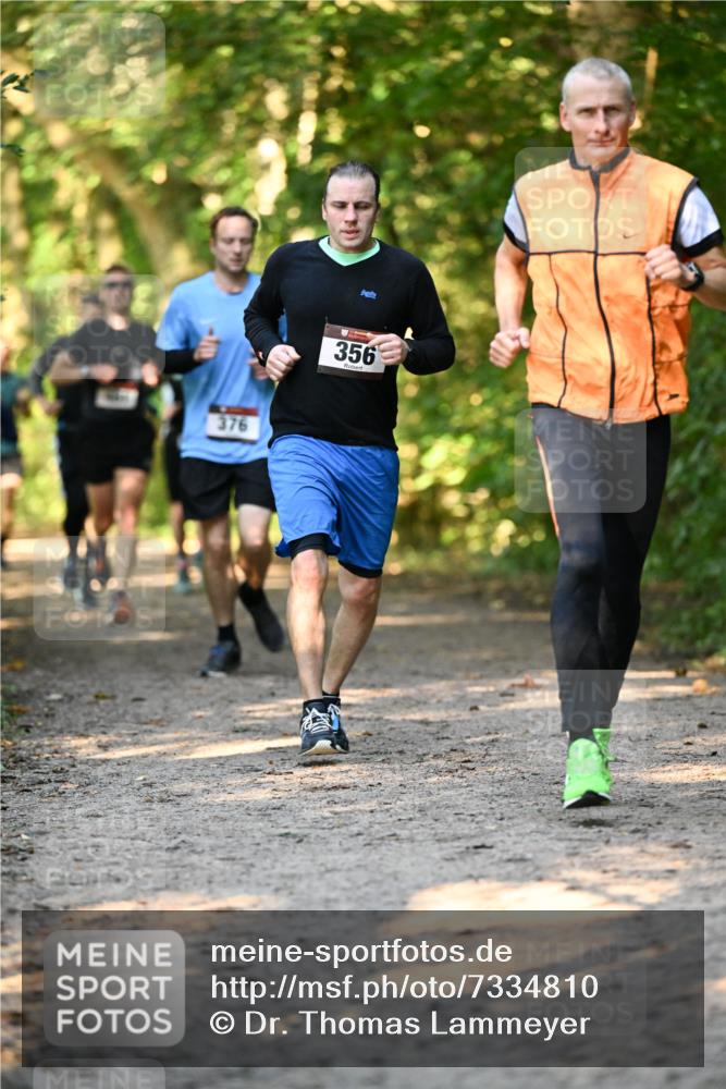 06.10.2024 - Bramfelder Halbmarathon 2024 Dr. Thomas Lammeyer http://msf.ph/oto/7334810 06.10.2024 09:52:30 Laufen 376, 356 meine-sportfotos.de