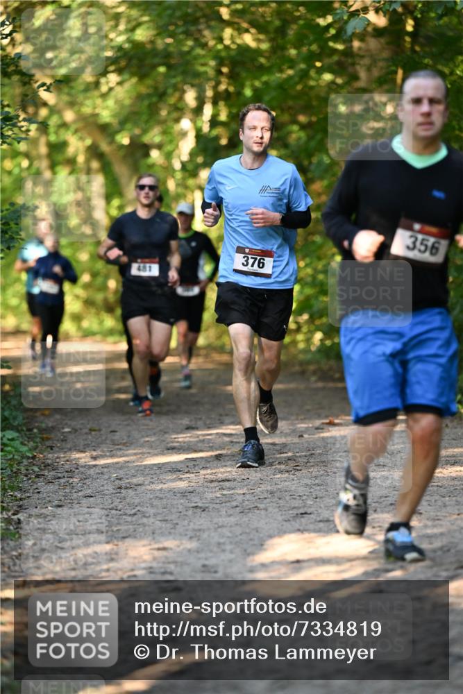 06.10.2024 - Bramfelder Halbmarathon 2024 Dr. Thomas Lammeyer http://msf.ph/oto/7334819 06.10.2024 09:52:32 Laufen 376, 356 meine-sportfotos.de
