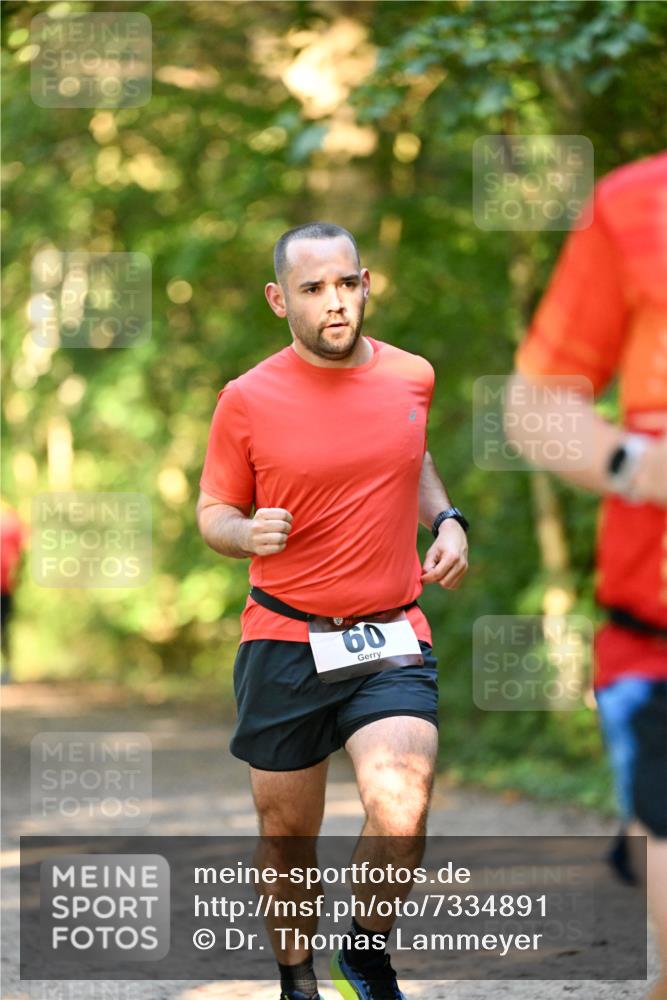 06.10.2024 - Bramfelder Halbmarathon 2024 Dr. Thomas Lammeyer http://msf.ph/oto/7334891 06.10.2024 09:53:00 Laufen 60 meine-sportfotos.de
