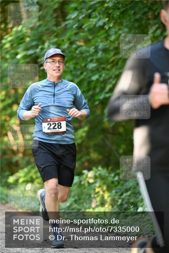 06.10.2024 - Bramfelder Halbmarathon 2024 Dr. Thomas Lammeyer http://msf.ph/oto/7335000 06.10.2024 09:53:34 Laufen 50, 228 meine-sportfotos.de