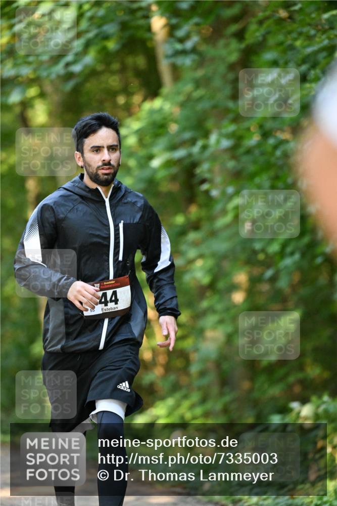 06.10.2024 - Bramfelder Halbmarathon 2024 Dr. Thomas Lammeyer http://msf.ph/oto/7335003 06.10.2024 09:53:36 Laufen 55, 44 meine-sportfotos.de