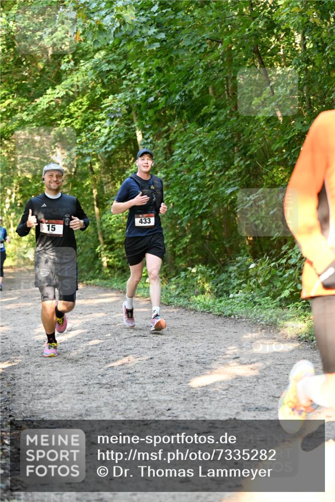 06.10.2024 - Bramfelder Halbmarathon 2024 Dr. Thomas Lammeyer http://msf.ph/oto/7335282 06.10.2024 09:54:46 Laufen 433, 15 meine-sportfotos.de