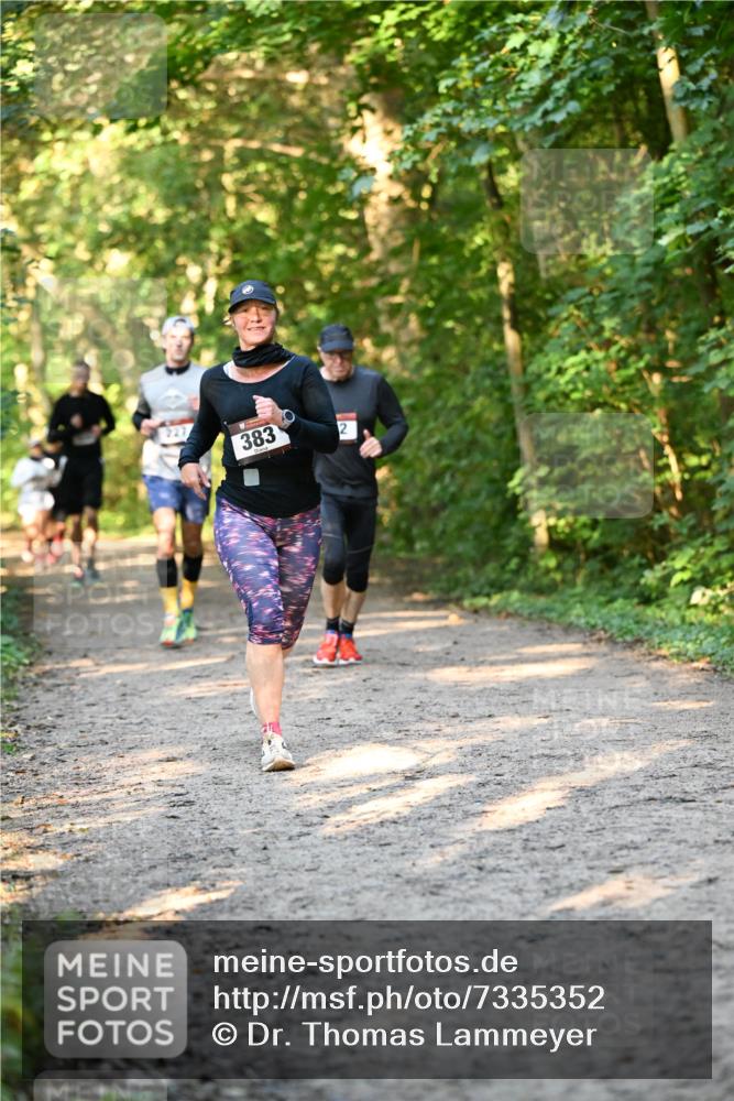 06.10.2024 - Bramfelder Halbmarathon 2024 Dr. Thomas Lammeyer http://msf.ph/oto/7335352 06.10.2024 09:55:01 Laufen 383, 2 meine-sportfotos.de