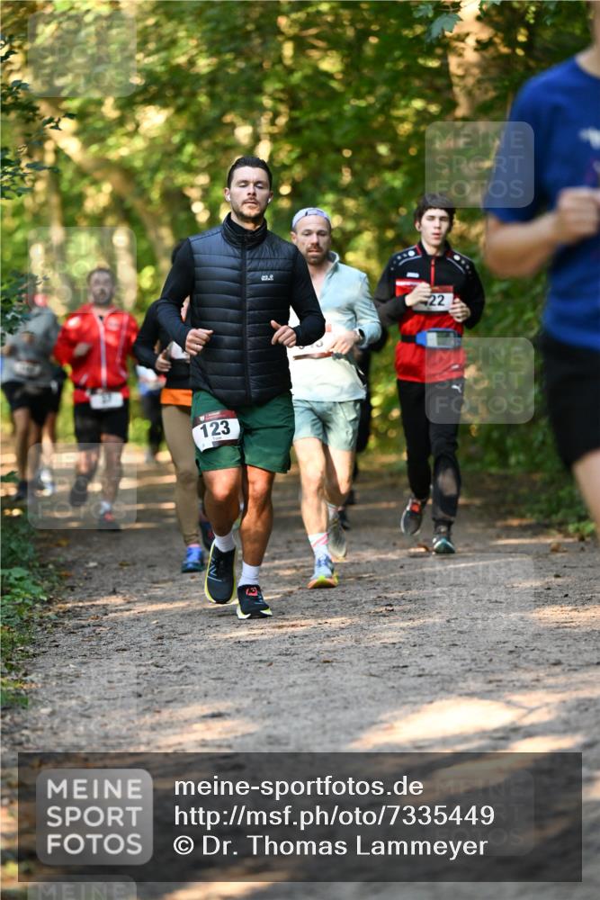 06.10.2024 - Bramfelder Halbmarathon 2024 Dr. Thomas Lammeyer http://msf.ph/oto/7335449 06.10.2024 09:55:24 Laufen 123, 22 meine-sportfotos.de