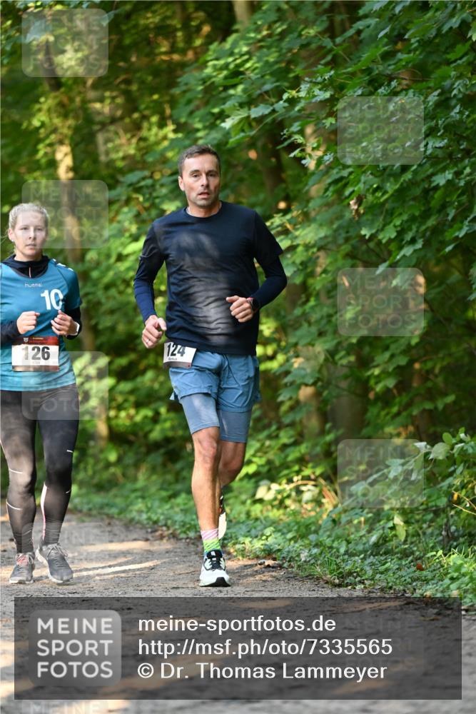 06.10.2024 - Bramfelder Halbmarathon 2024 Dr. Thomas Lammeyer http://msf.ph/oto/7335565 06.10.2024 09:55:55 Laufen 10, 126, 124 meine-sportfotos.de