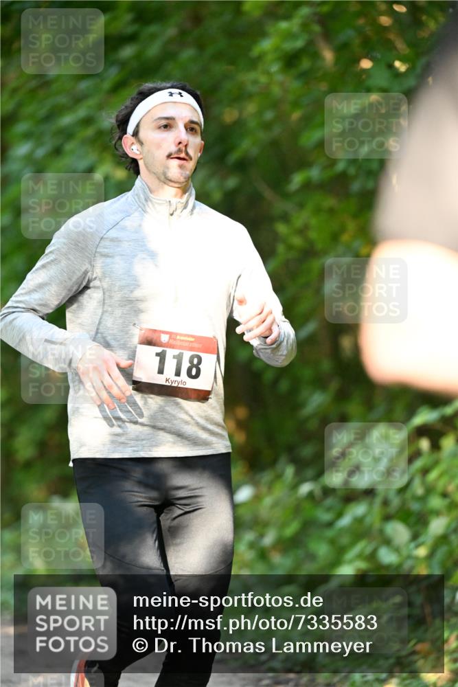 06.10.2024 - Bramfelder Halbmarathon 2024 Dr. Thomas Lammeyer http://msf.ph/oto/7335583 06.10.2024 09:56:00 Laufen 33, 118 meine-sportfotos.de