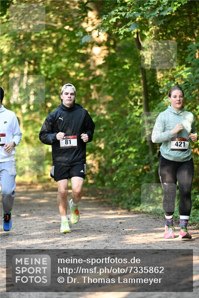 06.10.2024 - Bramfelder Halbmarathon 2024 Dr. Thomas Lammeyer http://msf.ph/oto/7335862 06.10.2024 10:00:02 Laufen 81, 421 meine-sportfotos.de