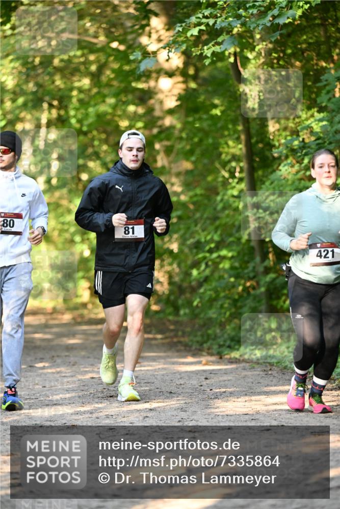 06.10.2024 - Bramfelder Halbmarathon 2024 Dr. Thomas Lammeyer http://msf.ph/oto/7335864 06.10.2024 10:00:02 Laufen 80, 81, 421 meine-sportfotos.de