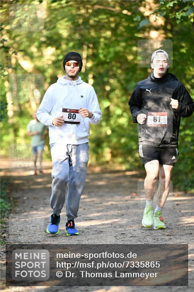 06.10.2024 - Bramfelder Halbmarathon 2024 Dr. Thomas Lammeyer http://msf.ph/oto/7335865 06.10.2024 10:00:03 Laufen 80, 81 meine-sportfotos.de