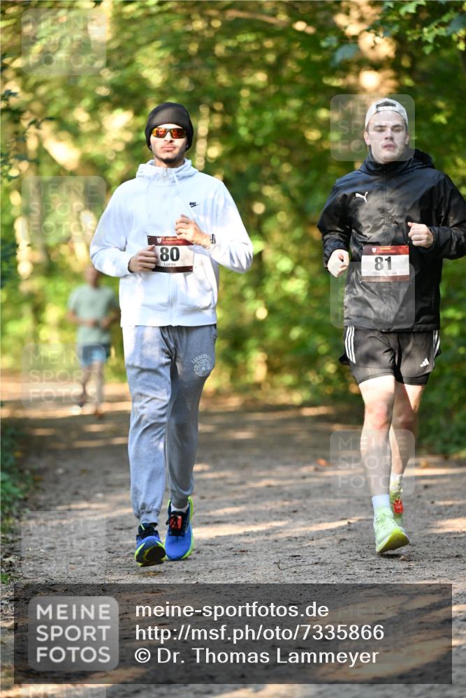 06.10.2024 - Bramfelder Halbmarathon 2024 Dr. Thomas Lammeyer http://msf.ph/oto/7335866 06.10.2024 10:00:03 Laufen 80, 81 meine-sportfotos.de