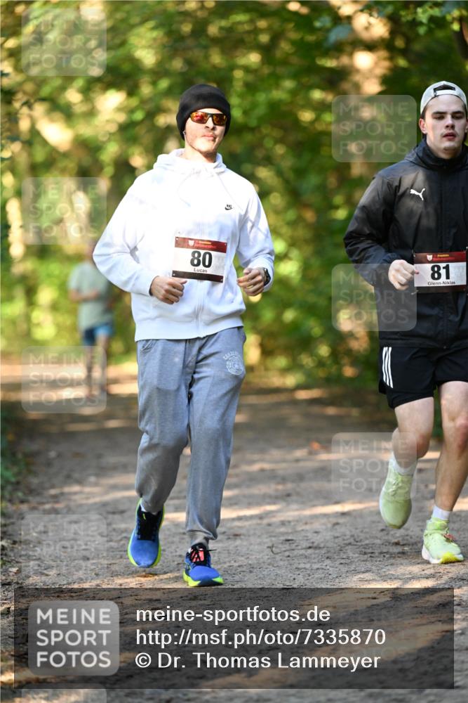 06.10.2024 - Bramfelder Halbmarathon 2024 Dr. Thomas Lammeyer http://msf.ph/oto/7335870 06.10.2024 10:00:03 Laufen 80, 81 meine-sportfotos.de