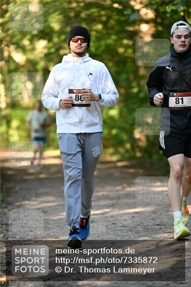 06.10.2024 - Bramfelder Halbmarathon 2024 Dr. Thomas Lammeyer http://msf.ph/oto/7335872 06.10.2024 10:00:04 Laufen 80, 81 meine-sportfotos.de