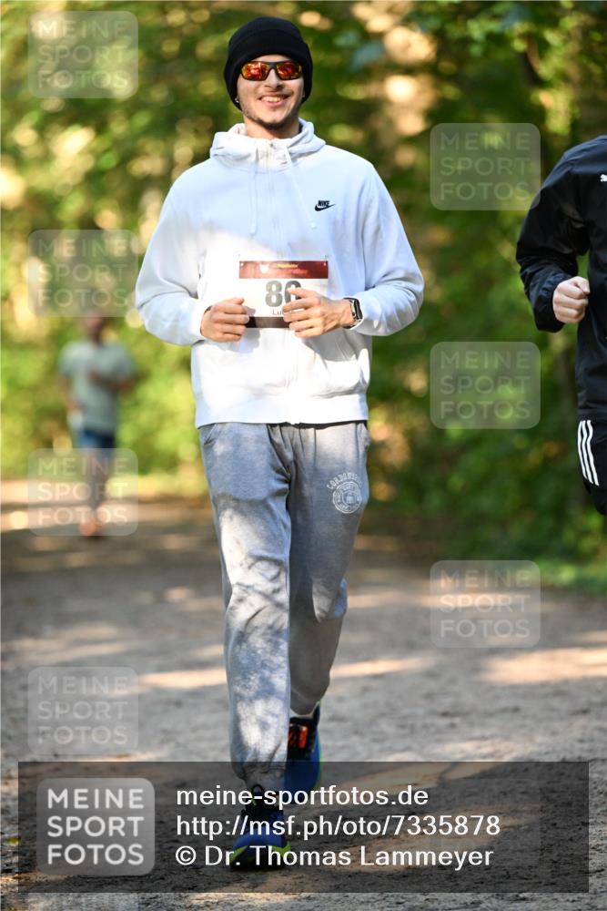 06.10.2024 - Bramfelder Halbmarathon 2024 Dr. Thomas Lammeyer http://msf.ph/oto/7335878 06.10.2024 10:00:05 Laufen 86 meine-sportfotos.de
