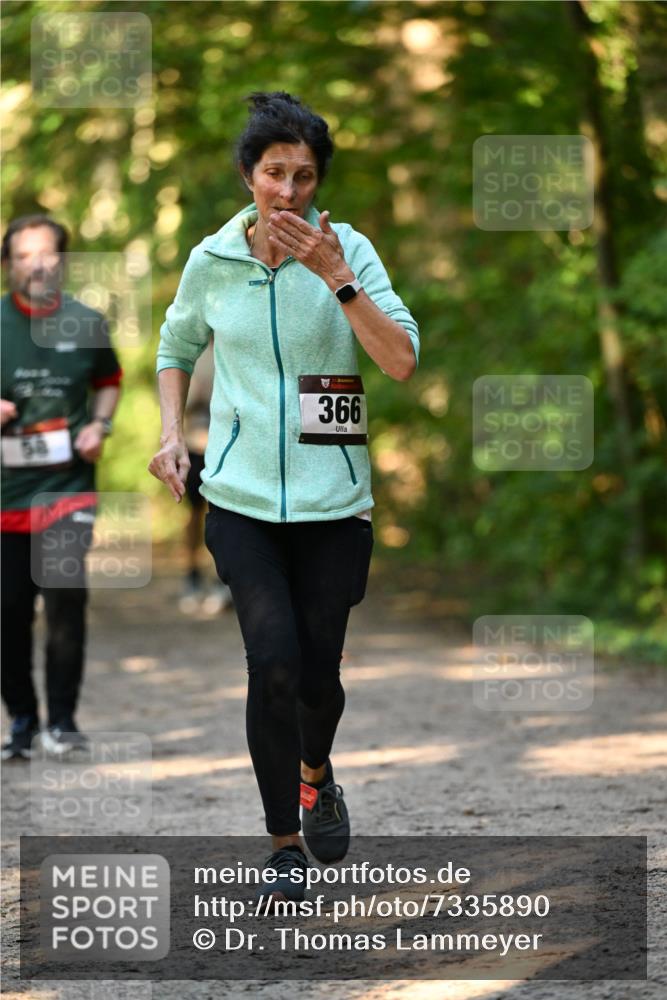 06.10.2024 - Bramfelder Halbmarathon 2024 Dr. Thomas Lammeyer http://msf.ph/oto/7335890 06.10.2024 10:00:35 Laufen 58, 366 meine-sportfotos.de