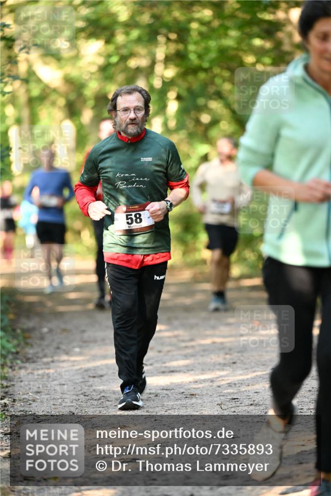 06.10.2024 - Bramfelder Halbmarathon 2024 Dr. Thomas Lammeyer http://msf.ph/oto/7335893 06.10.2024 10:00:36 Laufen 35, 58 meine-sportfotos.de