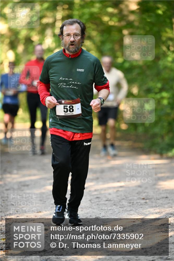 06.10.2024 - Bramfelder Halbmarathon 2024 Dr. Thomas Lammeyer http://msf.ph/oto/7335902 06.10.2024 10:00:38 Laufen 35, 33, 58 meine-sportfotos.de
