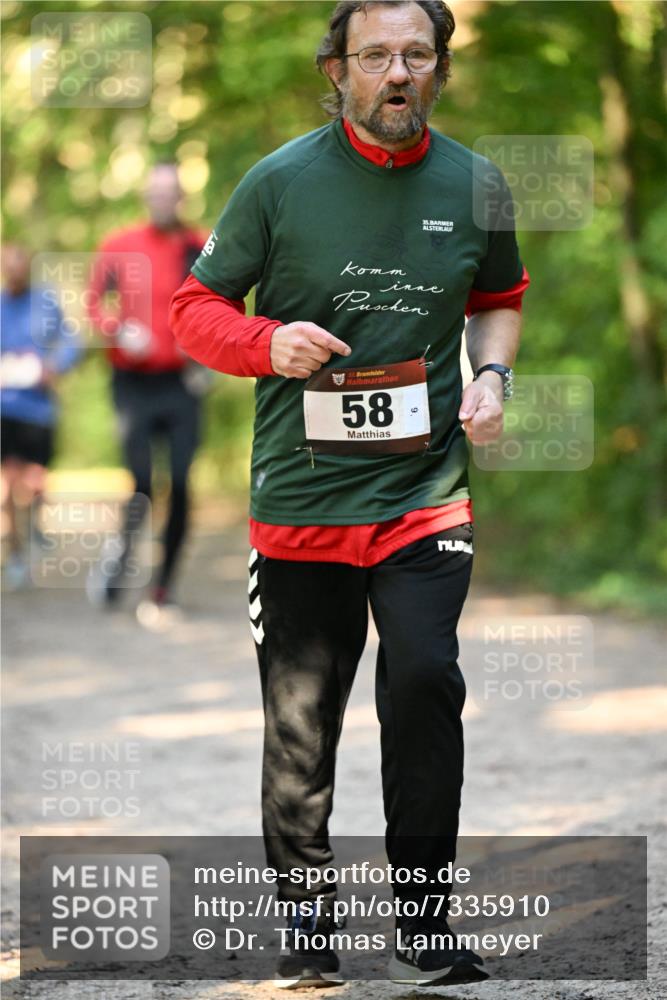 06.10.2024 - Bramfelder Halbmarathon 2024 Dr. Thomas Lammeyer http://msf.ph/oto/7335910 06.10.2024 10:00:39 Laufen 35, 58, 9 meine-sportfotos.de