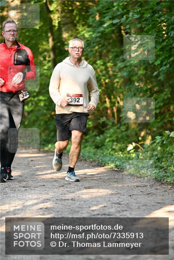 06.10.2024 - Bramfelder Halbmarathon 2024 Dr. Thomas Lammeyer http://msf.ph/oto/7335913 06.10.2024 10:00:42 Laufen 385, 392 meine-sportfotos.de