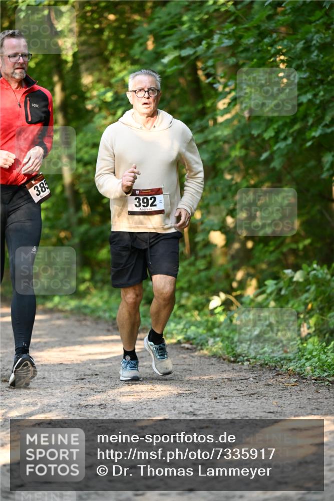 06.10.2024 - Bramfelder Halbmarathon 2024 Dr. Thomas Lammeyer http://msf.ph/oto/7335917 06.10.2024 10:00:43 Laufen 385, 392, 1 meine-sportfotos.de