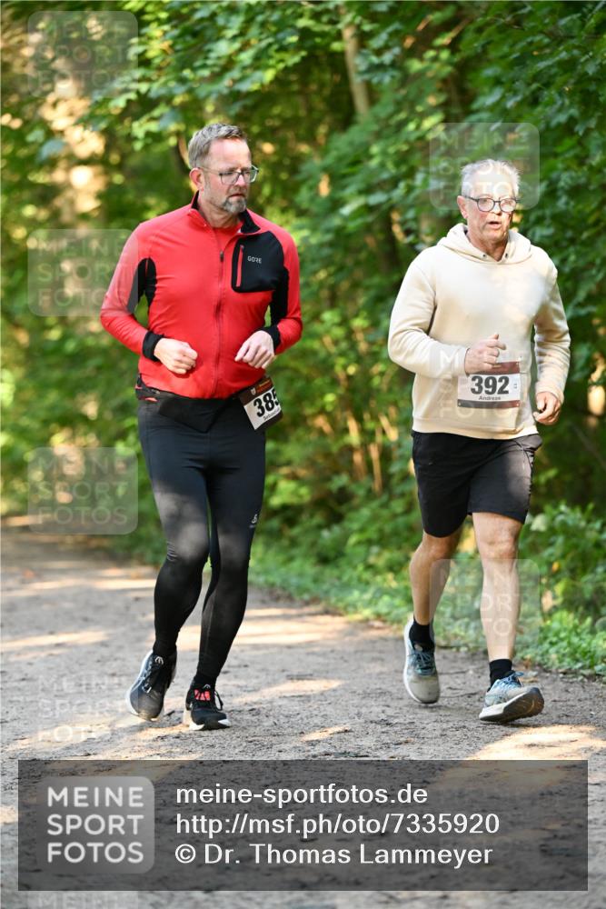 06.10.2024 - Bramfelder Halbmarathon 2024 Dr. Thomas Lammeyer http://msf.ph/oto/7335920 06.10.2024 10:00:44 Laufen 385, 392 meine-sportfotos.de