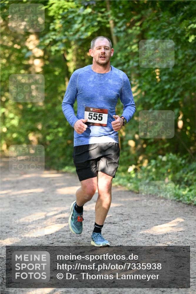 06.10.2024 - Bramfelder Halbmarathon 2024 Dr. Thomas Lammeyer http://msf.ph/oto/7335938 06.10.2024 10:00:47 Laufen 555 meine-sportfotos.de