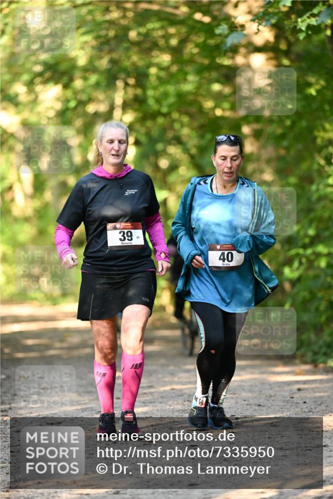 06.10.2024 - Bramfelder Halbmarathon 2024 Dr. Thomas Lammeyer http://msf.ph/oto/7335950 06.10.2024 10:00:54 Laufen 399, 33, 40 meine-sportfotos.de