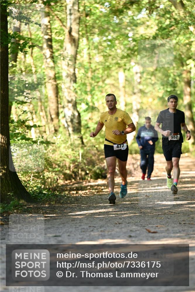 06.10.2024 - Bramfelder Halbmarathon 2024 Dr. Thomas Lammeyer http://msf.ph/oto/7336175 06.10.2024 10:10:16 Laufen 477, 552 meine-sportfotos.de