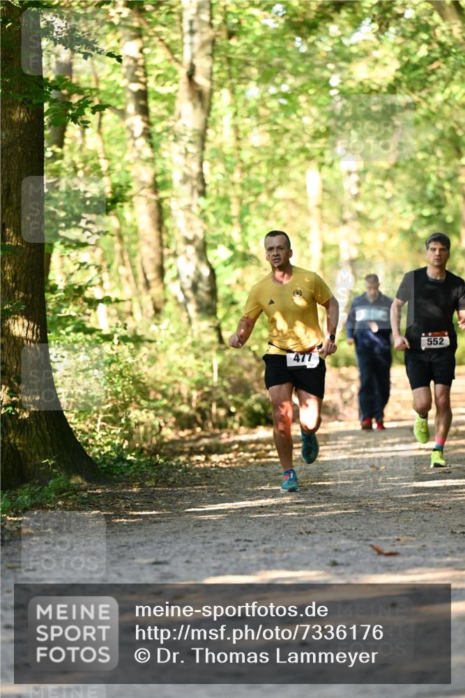 06.10.2024 - Bramfelder Halbmarathon 2024 Dr. Thomas Lammeyer http://msf.ph/oto/7336176 06.10.2024 10:10:16 Laufen 477, 552 meine-sportfotos.de