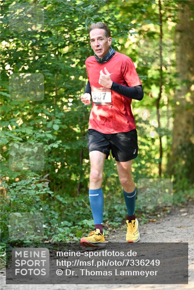 06.10.2024 - Bramfelder Halbmarathon 2024 Dr. Thomas Lammeyer http://msf.ph/oto/7336249 06.10.2024 10:11:38 Laufen 387 meine-sportfotos.de