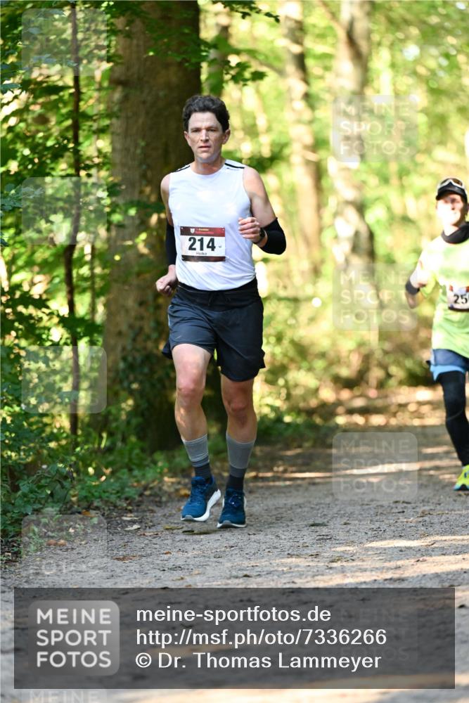 06.10.2024 - Bramfelder Halbmarathon 2024 Dr. Thomas Lammeyer http://msf.ph/oto/7336266 06.10.2024 10:11:49 Laufen 214, 25 meine-sportfotos.de