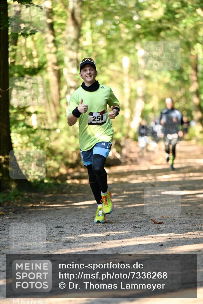 06.10.2024 - Bramfelder Halbmarathon 2024 Dr. Thomas Lammeyer http://msf.ph/oto/7336268 06.10.2024 10:11:50 Laufen 250 meine-sportfotos.de
